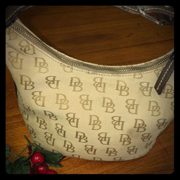 💐 Dooney & Bourke authentic, cute, bag! $5 Off! - Picture 2 of 5